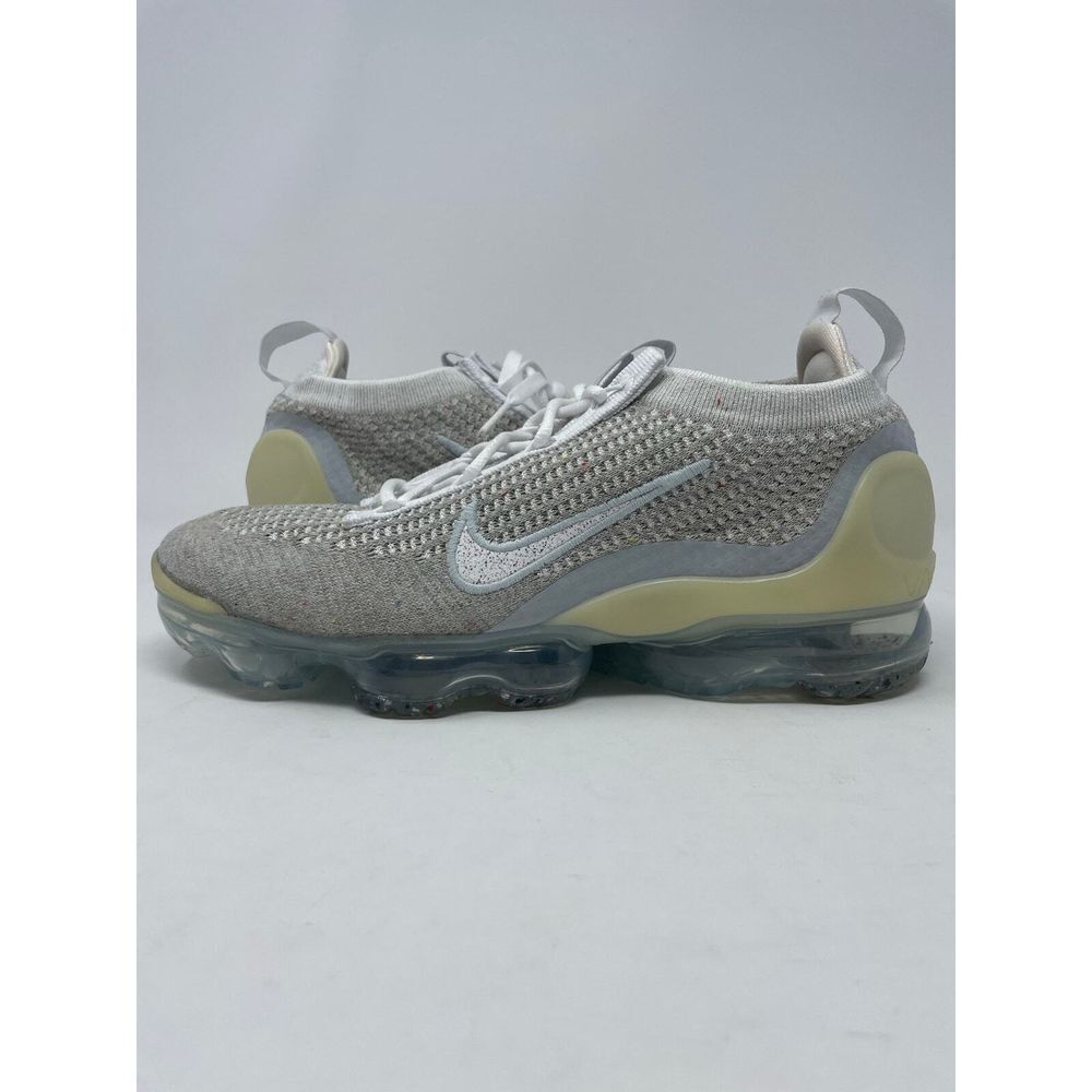 Nike Air Vapormax 2021 FlyKnit White Pure Platinum DC4112-100 Womens‎ Size 9 NEW